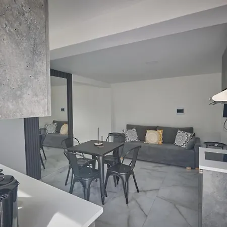 Gold Emerging Ltd 1 Апартаменты *