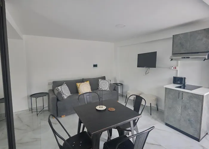 アパート Gold Emerging Ltd 1