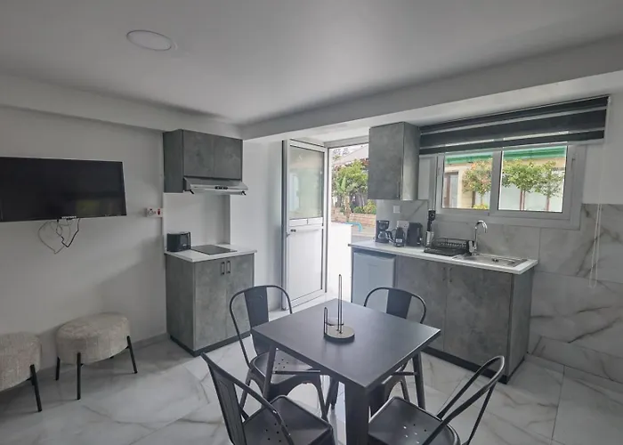 Gold Emerging Ltd 1 アヤナパ